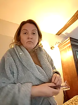 lady charlyne online show from 09/17/25, 07:32