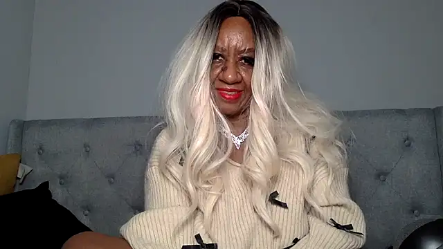 Snapshot of BreanaDivine chatting on 12/21/24, 01:58 BreanaDivine online show from 12/21/24, 01:58