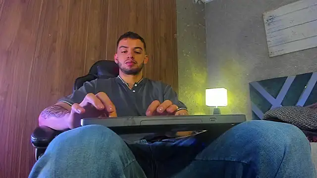 Michael magno online show from 12/29/24, 04:40