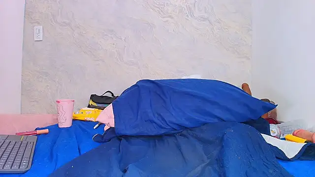 Snapshot of sofi_balvin chatting on 03/11/25, 01:37 sofi balvin online show from 03/11/25, 01:37