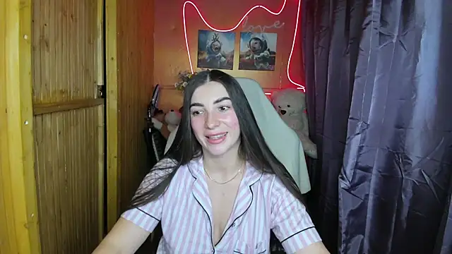 Fiery Brunette  online show from 01/04/25, 12:05