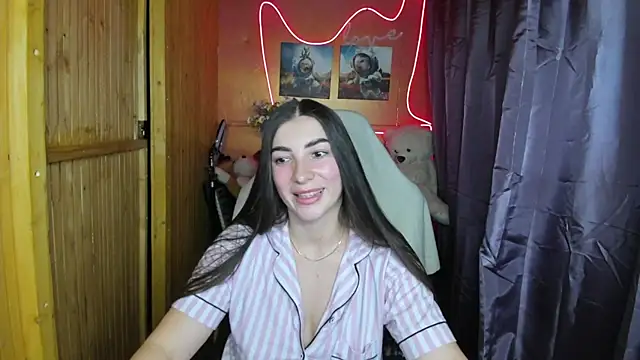 Fiery Brunette  online show from 01/23/25, 08:15