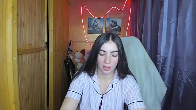 Fiery Brunette  online show from 02/17/25, 09:35