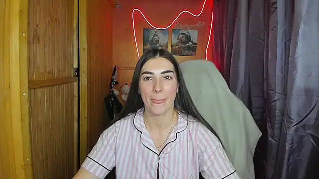 Fiery Brunette  online show from 02/18/25, 09:43