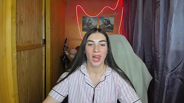 Fiery Brunette  online show from 02/19/25, 03:27