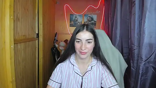 Fiery Brunette  online show from 02/19/25, 06:43