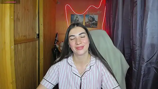 Fiery Brunette  online show from 02/20/25, 06:50