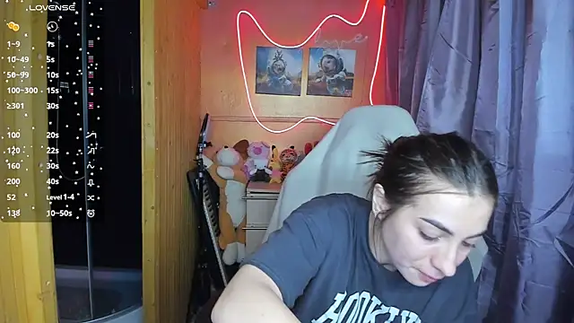 Fiery Brunette  online show from 02/24/25, 06:49