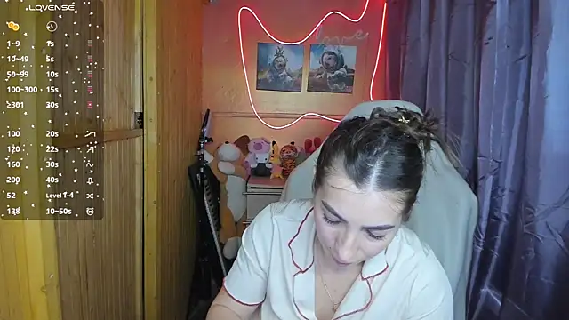 Fiery Brunette  online show from 02/25/25, 07:31