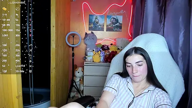 Fiery Brunette  online show from 09/18/25, 09:44