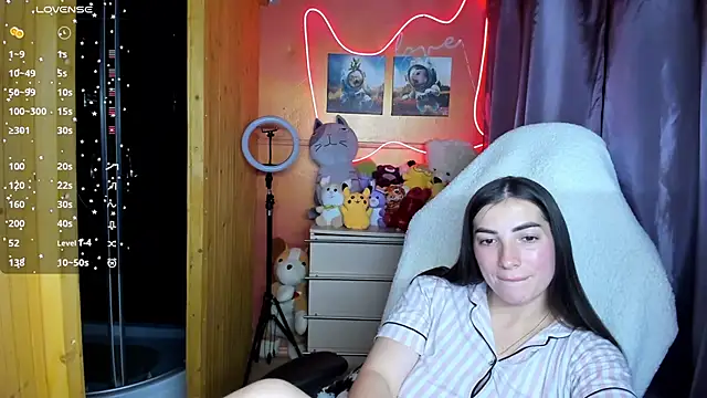 Fiery Brunette  online show from 10/03/25, 04:15