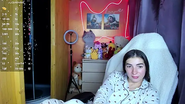 Fiery Brunette  online show from 10/10/25, 05:50