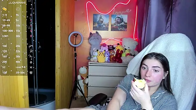 Fiery Brunette  online show from 10/12/25, 02:27