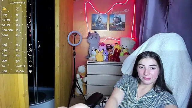 Fiery Brunette  online show from 10/13/25, 05:51