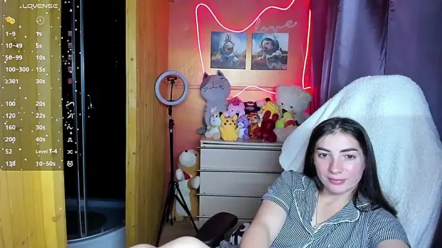 Fiery Brunette  online show from 10/13/25, 05:57