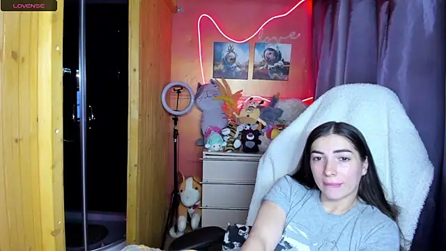 Fiery Brunette  online show from 05/26/26, 04:58