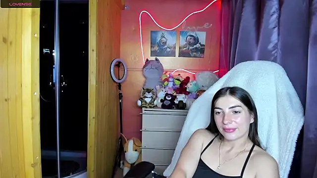 Fiery Brunette  online show from 07/21/26, 04:15
