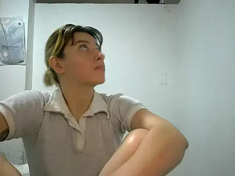 Snapshot of Mia_foster1 chatting on 05/21/26, 02:07 Mia foster1 online show from 05/21/26, 02:07