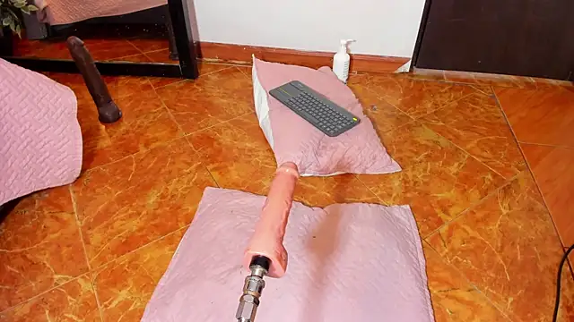 Snapshot of Tammy__vega_ chatting on 03/10/25, 06:27 Tammy vega online show from 03/10/25, 06:27