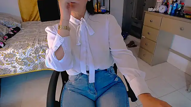 BitterMomXxx online show from 04/15/26, 08:53