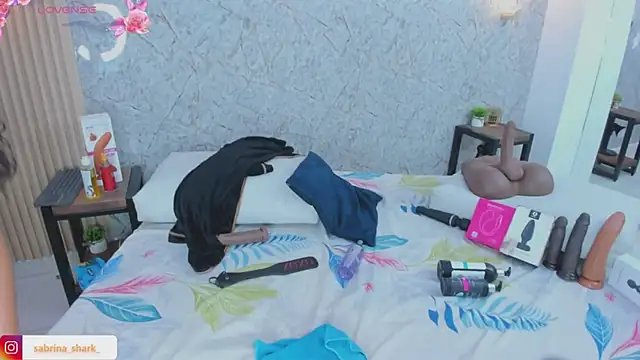 sabrina shark  online show from 11/18/25, 03:23