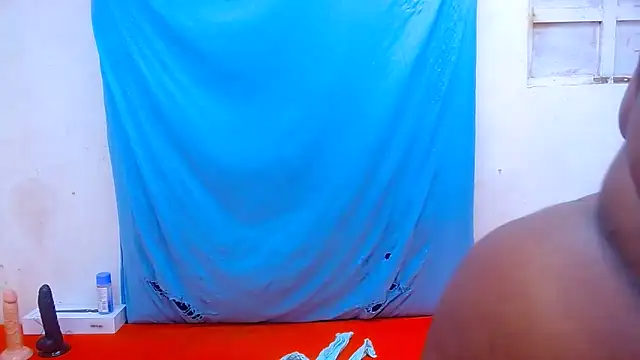 Snapshot of JUICYASSxxx chatting on 12/06/24, 04:38 JUICYASSxxx online show from 12/06/24, 04:38