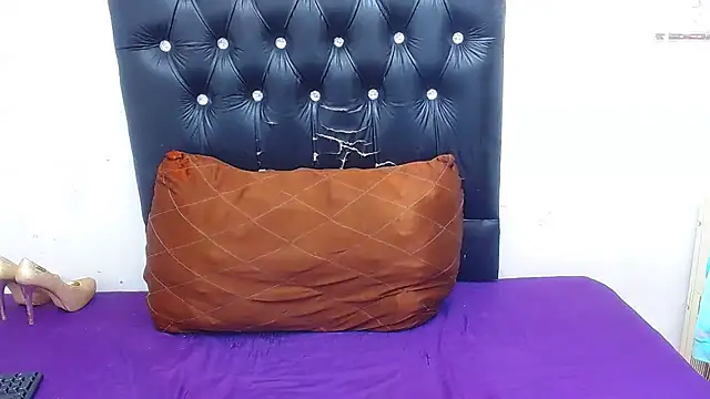 Snapshot of JUICYASSxxx chatting on 03/12/25, 11:44 JUICYASSxxx online show from 03/12/25, 11:44