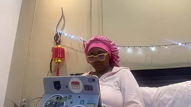 ChocolateCakeQueen online show from 03/11/25, 07:58