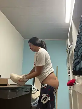 hannahb-e online show from 02/15/25, 09:48