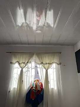 hannahb-e online show from 12/17/25, 02:01