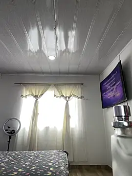 Snapshot of hannahb-e chatting on 05/29/26, 01:53 hannahb-e online show from 05/29/26, 01:53