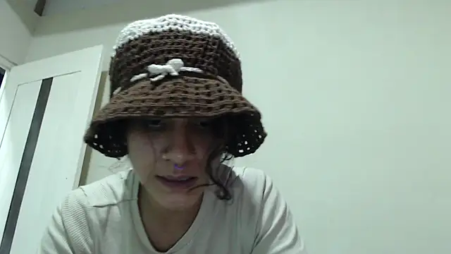 AlinaWoolf  online show from 05/12/26, 06:21