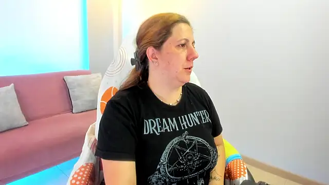 katie joness  online show from 09/30/25, 01:05