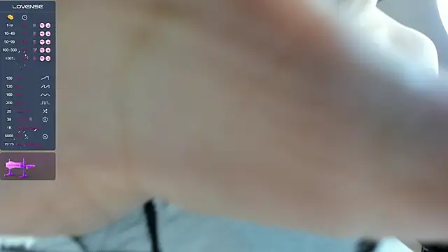 Liu Yifei  online show from 10/10/25, 01:48