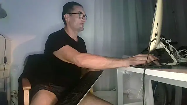 Snapshot of francky-libertin chatting on 01/18/25, 12:57 francky-libertin online show from 01/18/25, 12:57