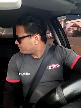 hecwil8 online show from 10/28/25, 11:47