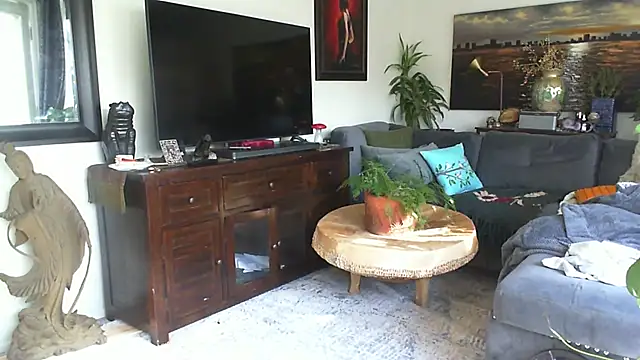 CeceilaMoon online show from 11/17/25, 07:52