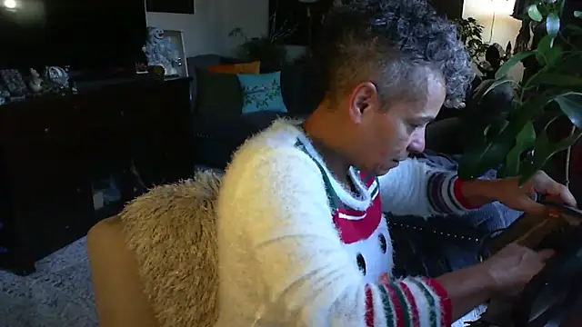 CeceilaMoon online show from 12/22/25, 03:09