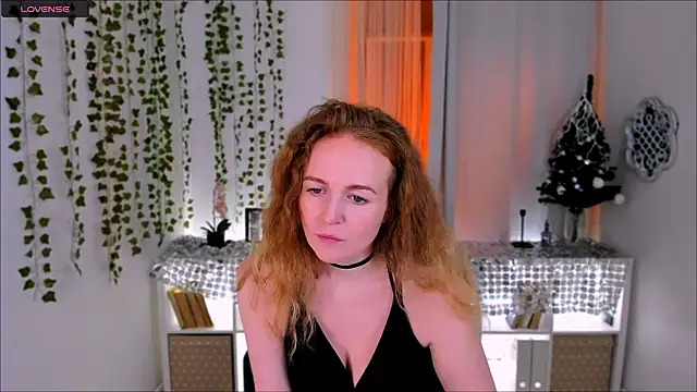 Snapshot of Asha_Glooom chatting on 12/18/25, 04:46 Asha Glooom online show from 12/18/25, 04:46