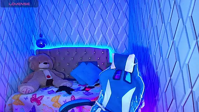 NicolleTaylor online show from 10/27/25, 03:10