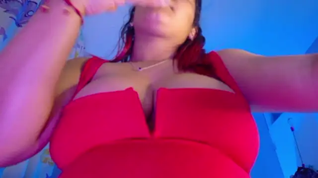 Snapshot of NicolleTaylor chatting on 06/12/26, 04:00 NicolleTaylor online show from 06/12/26, 04:00