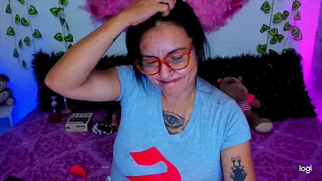 Snapshot of MegamKim chatting on 11/11/25, 01:49 MegamKim online show from 11/11/25, 01:49