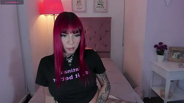 Snapshot of Ada__luna chatting on 02/25/25, 10:04 Ada luna online show from 02/25/25, 10:04