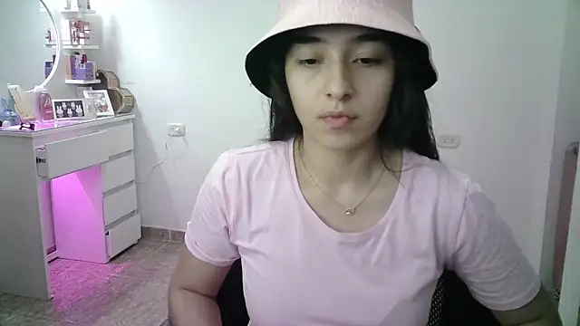 Snapshot of aineangeel chatting on 04/21/26, 01:42 aineangeel online show from 04/21/26, 01:42