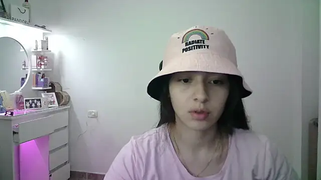Snapshot of aineangeel chatting on 04/21/26, 02:51 aineangeel online show from 04/21/26, 02:51