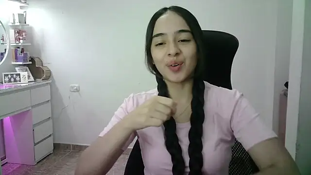 Snapshot of aineangeel chatting on 04/22/26, 11:50 aineangeel online show from 04/22/26, 11:50