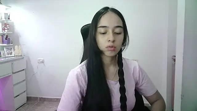Snapshot of aineangeel chatting on 05/06/26, 12:30 aineangeel online show from 05/06/26, 12:30