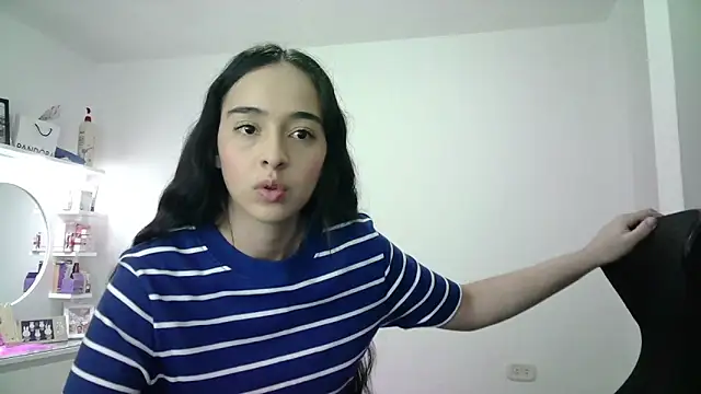 Snapshot of aineangeel chatting on 05/24/26, 12:15 aineangeel online show from 05/24/26, 12:15
