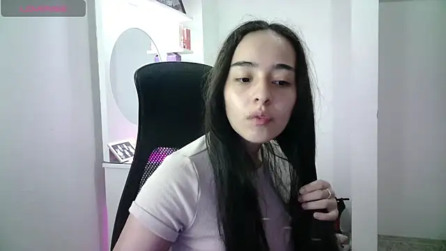Snapshot of aineangeel chatting on 06/06/26, 12:27 aineangeel online show from 06/06/26, 12:27