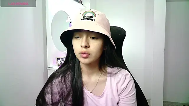 Snapshot of aineangeel chatting on 06/09/26, 12:33 aineangeel online show from 06/09/26, 12:33